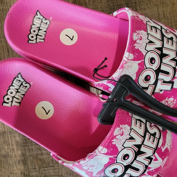 Looney Tunes Warner Bros. Kids Pink Slide Sandals - Picture 3 of 6